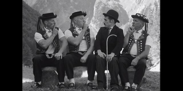 Auch Charlie Chaplin gelingt es nicht, das Appenzeller Käsegeheimnis zu lüften. (Bild Screenshot Appenzeller)