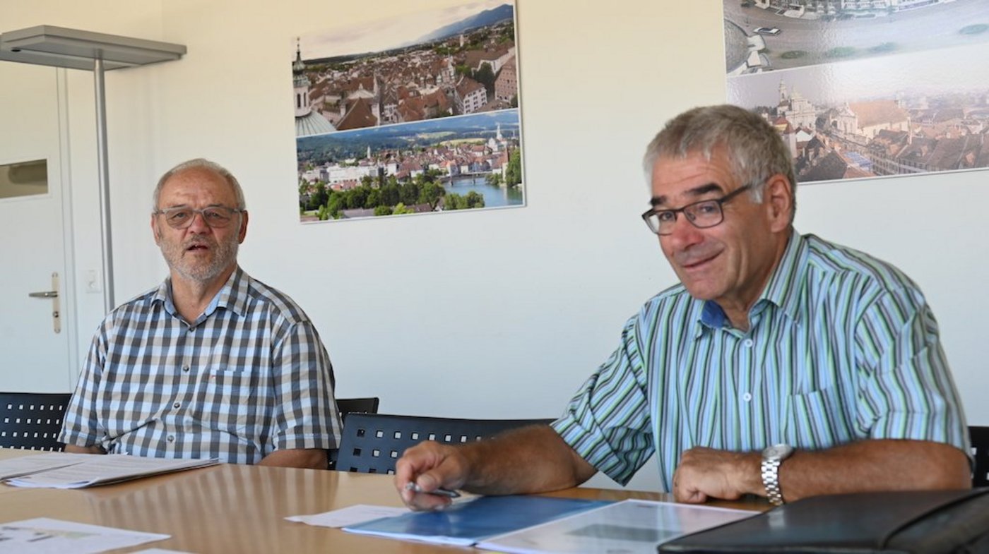 OK-Präsident Robert Flückiger und ­Vizepräsident Bruno Meyer stellen mit ihrem Team heuer einen etwas anderen Chästag auf die Beine. (Bild BauZ/Andrea Wyss)