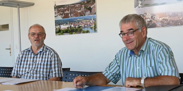 OK-Präsident Robert Flückiger und ­Vizepräsident Bruno Meyer stellen mit ihrem Team heuer einen etwas anderen Chästag auf die Beine. (Bild BauZ/Andrea Wyss)