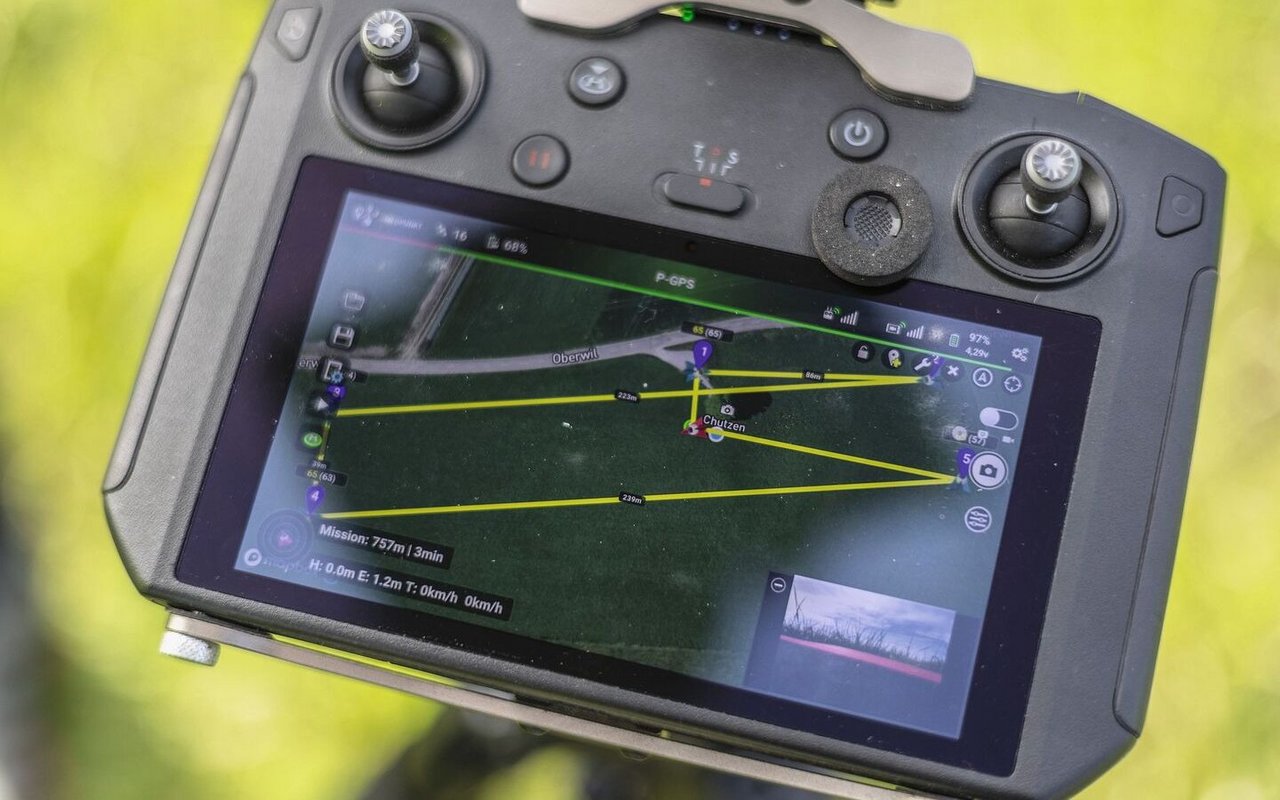 Die Flugrouten der Drohne sind für jedes Feld gespeichert und der Überflug erfolgt automatisch. 
