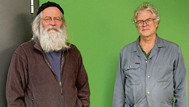 Robert (l.) und Stef Robert (l.) und Stefan Brunner leiten in dritter Generation die Wehntaler Mosterei. In absehbarer Zeit werden sie pensioniert. Nun wird eine Nachfolgeregelung aufgegleist.
