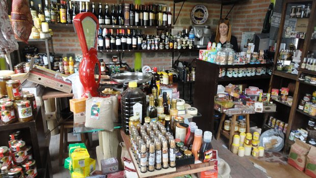 Schon bald mehr Schweizer Produkte im Sortiment? Blick in ein Lebensmittelgeschäft in Buenos Aires. (Bild akr)