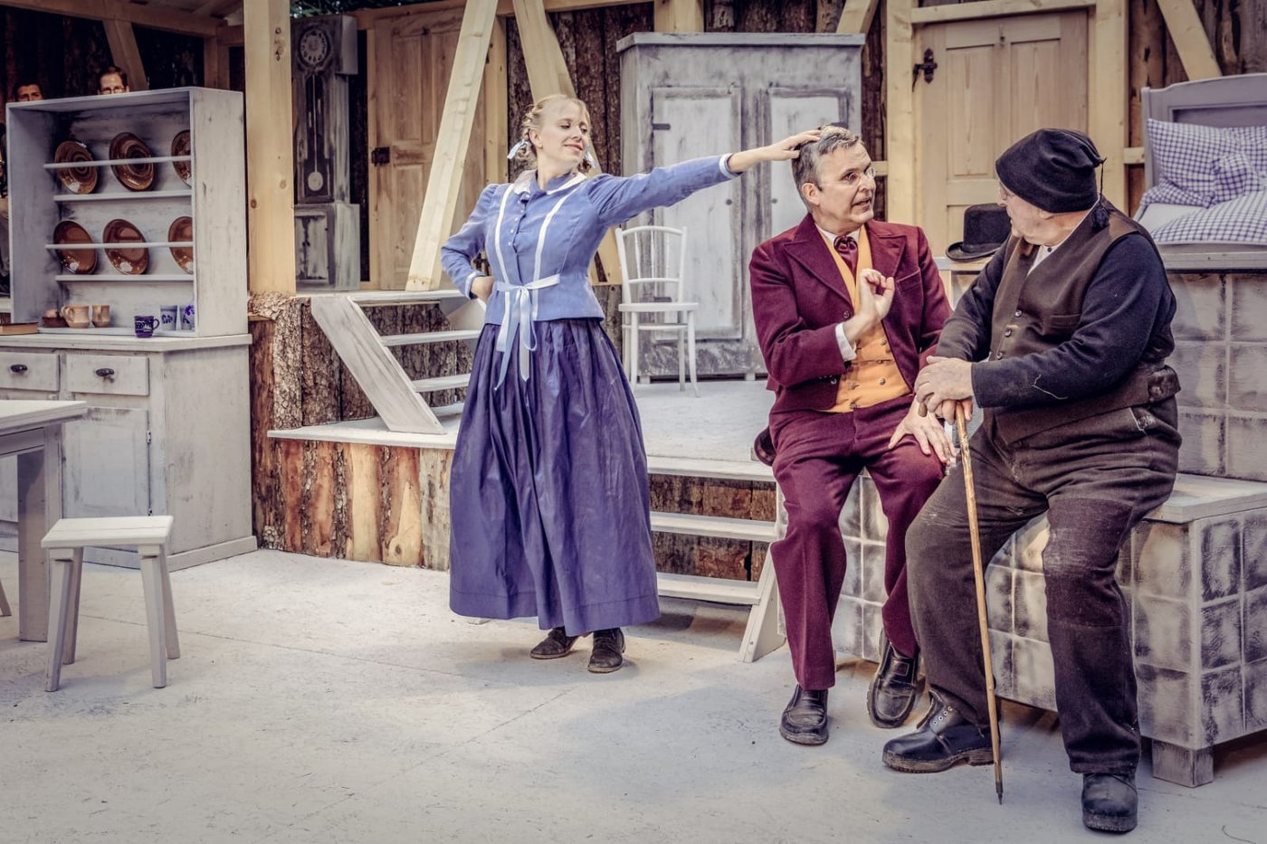 Charaktere, die nicht fehlen dürfen. Altbauer Joggeli und seine Tochter Elisi, die mit dem «Bouelehändler» wenig Glück hat. (Bild zVg)