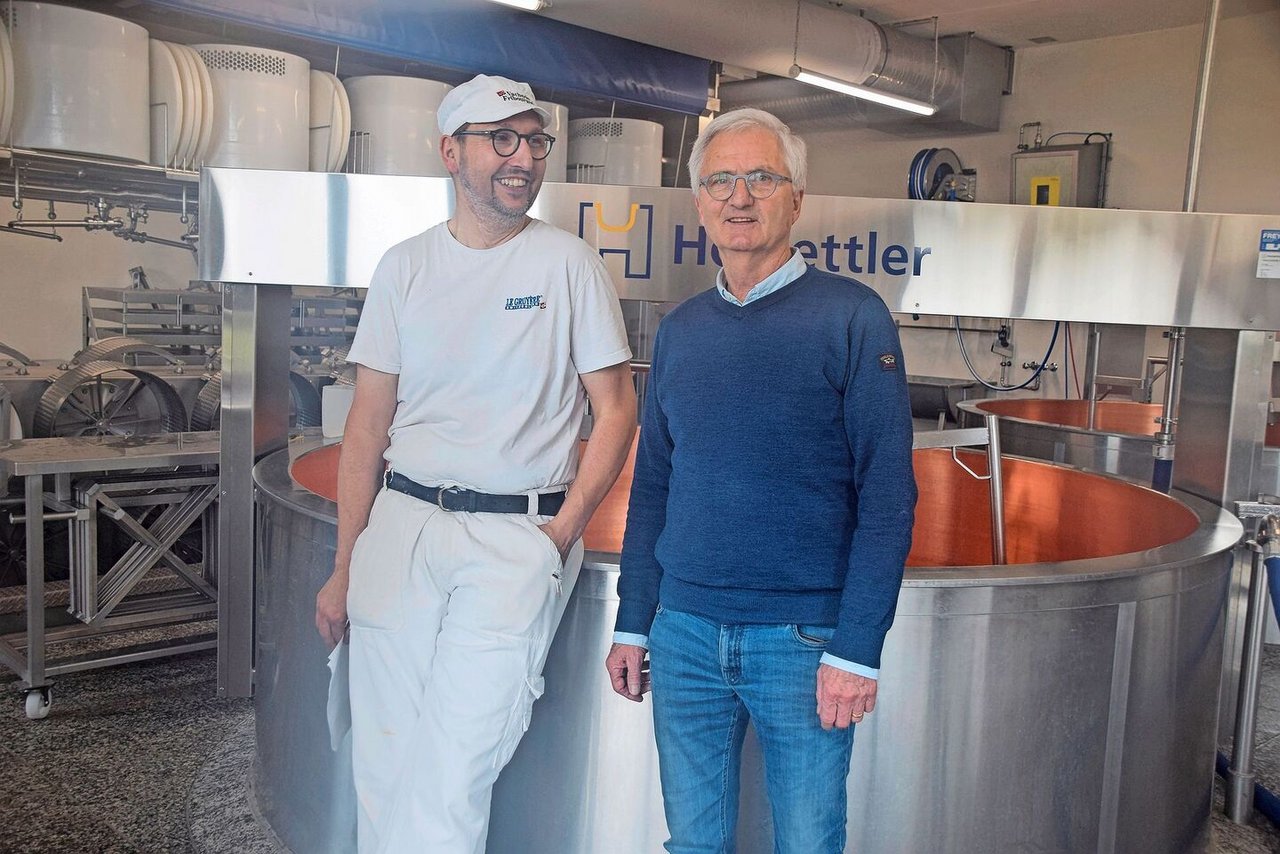 Der Präsident der Käsereigenossenschaft Daniel Perler (r.) und der Käser Louis-Alexandre Yerly.