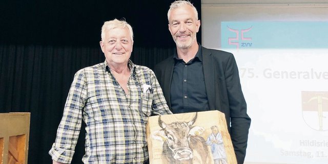 Präsident Thomas Achermann (rechts) verabschiedete Franz Schurtenberger nach 20 Jahren im Vorstand.