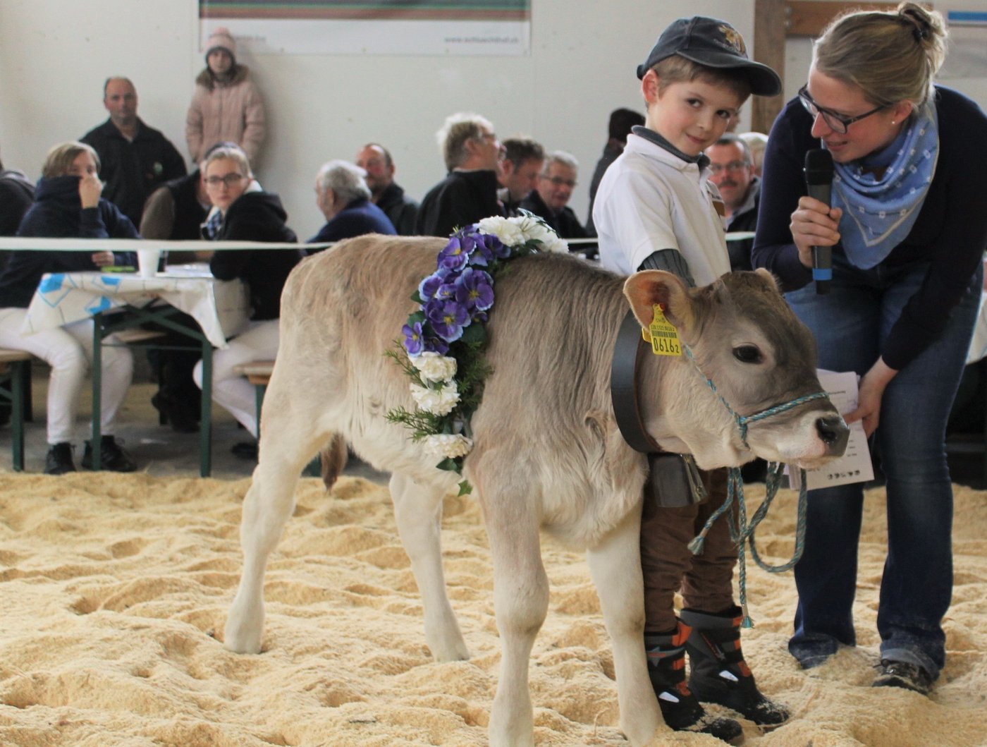 Noch etwas scheu aber mit viel Charme stellte sich Toni Nussbaumer den Fragen von Andrea Iten.