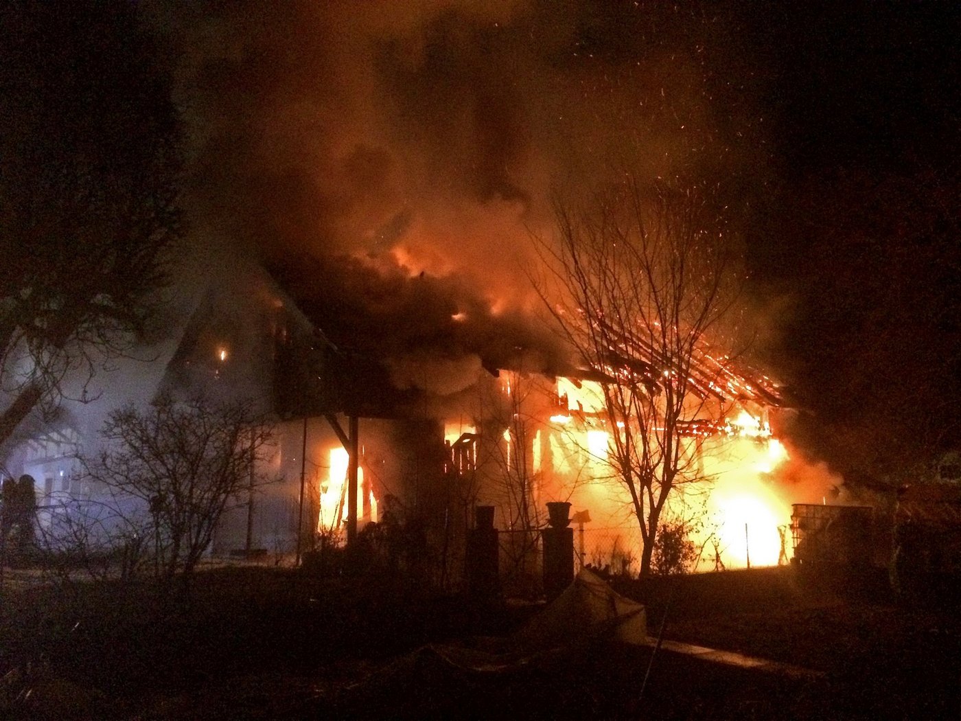 Die Scheune stand im Vollbrand. (Bild Kapo BE)