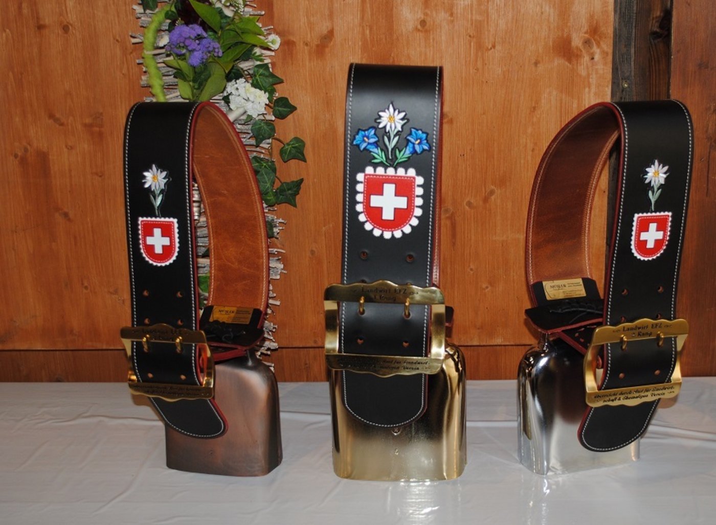 Die Absolventen mit den besten Noten bekamen diese Bissen überreicht.