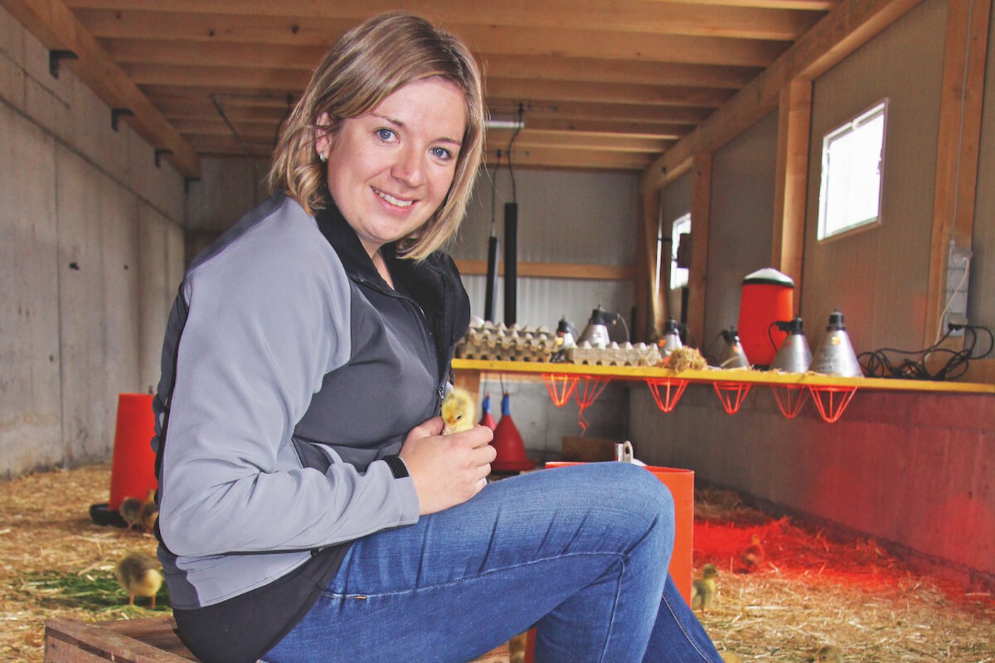 Monika Zehnder mit frisch eingestellten Gösseln. (Foto: zVg)