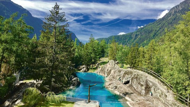 Wasserspass: Das in Wasserspass: Das in den Fels gehauene Naturschwimmbad lockt für eine Abkühlung.