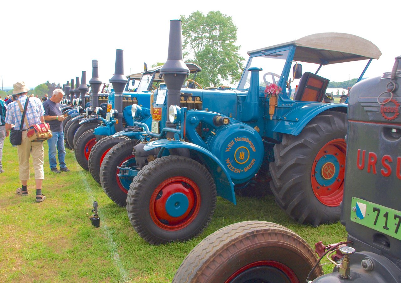 Das Wettheizen der «Bulldogs»-Traktoren bildete ein Höhepunkt des Oldtimer-Traktorentreffens. (Bilder Mario Tosato)