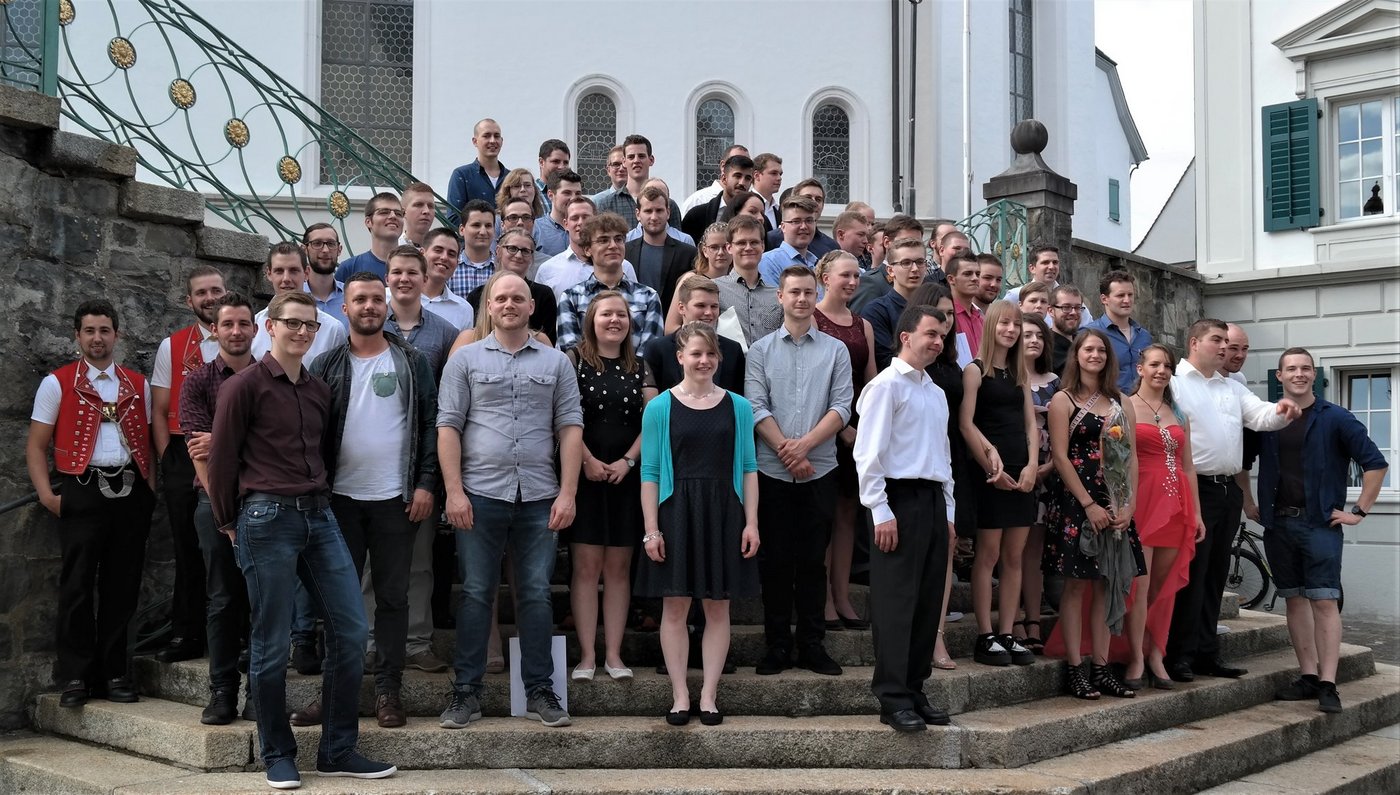 Alle Absolventinnen und Absolventen 2018 am BBZN Milchwirtschaft in Sursee. (Bild Josef Kottmann)