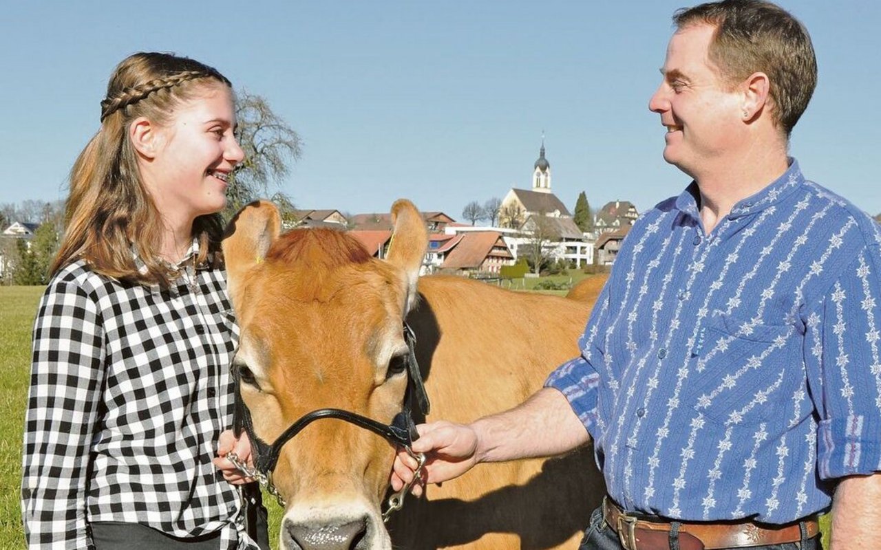 Der Luzerner Präsident Markus Kretz mit Tochter Jasmin, welche bald mit dem Bauernlehrjahr startet. 