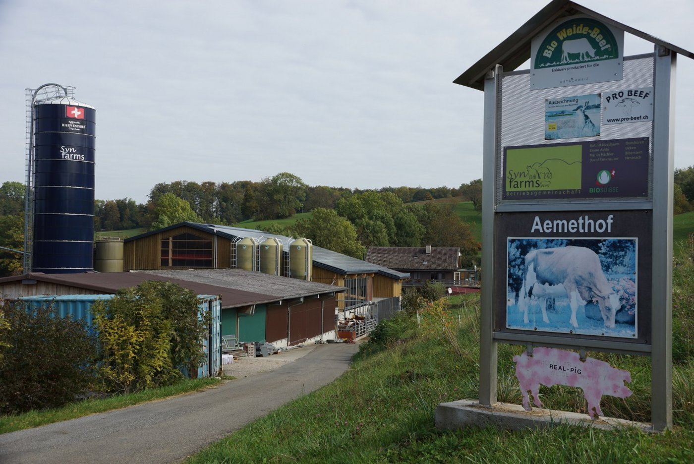 Die Betriebsgemeinschaft hat nach dem Brand viel Solidarität und Hilfe von anderen Bauern erlebt. 