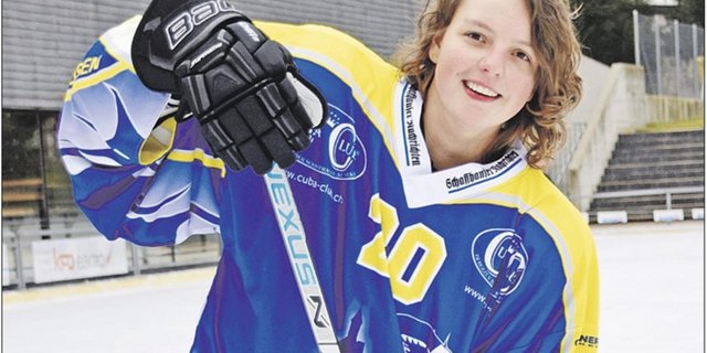 Nele Tummer hofft, mit dem Frauenteam des Eishockey Club Schafhausen wieder in die C-Liga aufsteigen zu können. (Bild jba)
