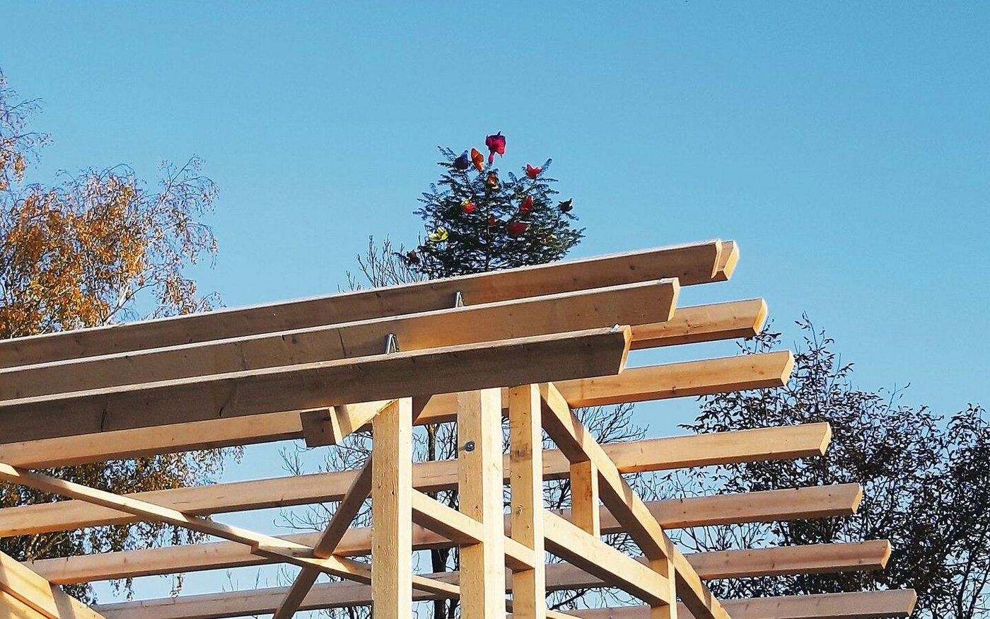 Die Unterscheidung von Baugebiet und Nichtbaugebiet schützt unser Kulturland. Will eine Bauernfamilie aber in der Landwirtschaftszone bauen und die entsprechende Bewilligung erhalten, sind zahlreiche Abklärungen nötig.  