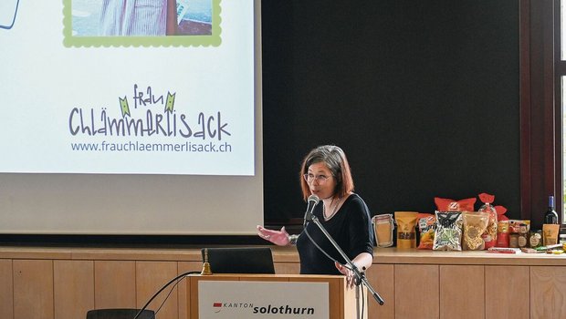 Eveline Beeli alias Frau Chlämmerlisack zeigt eindrücklich auf, wie eine Umstellung hin zum Verzicht auf Halb- und Fertigprodukte gelingt. Ein Schritt, der nicht von heute auf Morgen gelingt, aber machbar ist. 