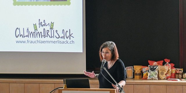Eveline Beeli alias Frau Chlämmerlisack zeigt eindrücklich auf, wie eine Umstellung hin zum Verzicht auf Halb- und Fertigprodukte gelingt. Ein Schritt, der nicht von heute auf Morgen gelingt, aber machbar ist. 