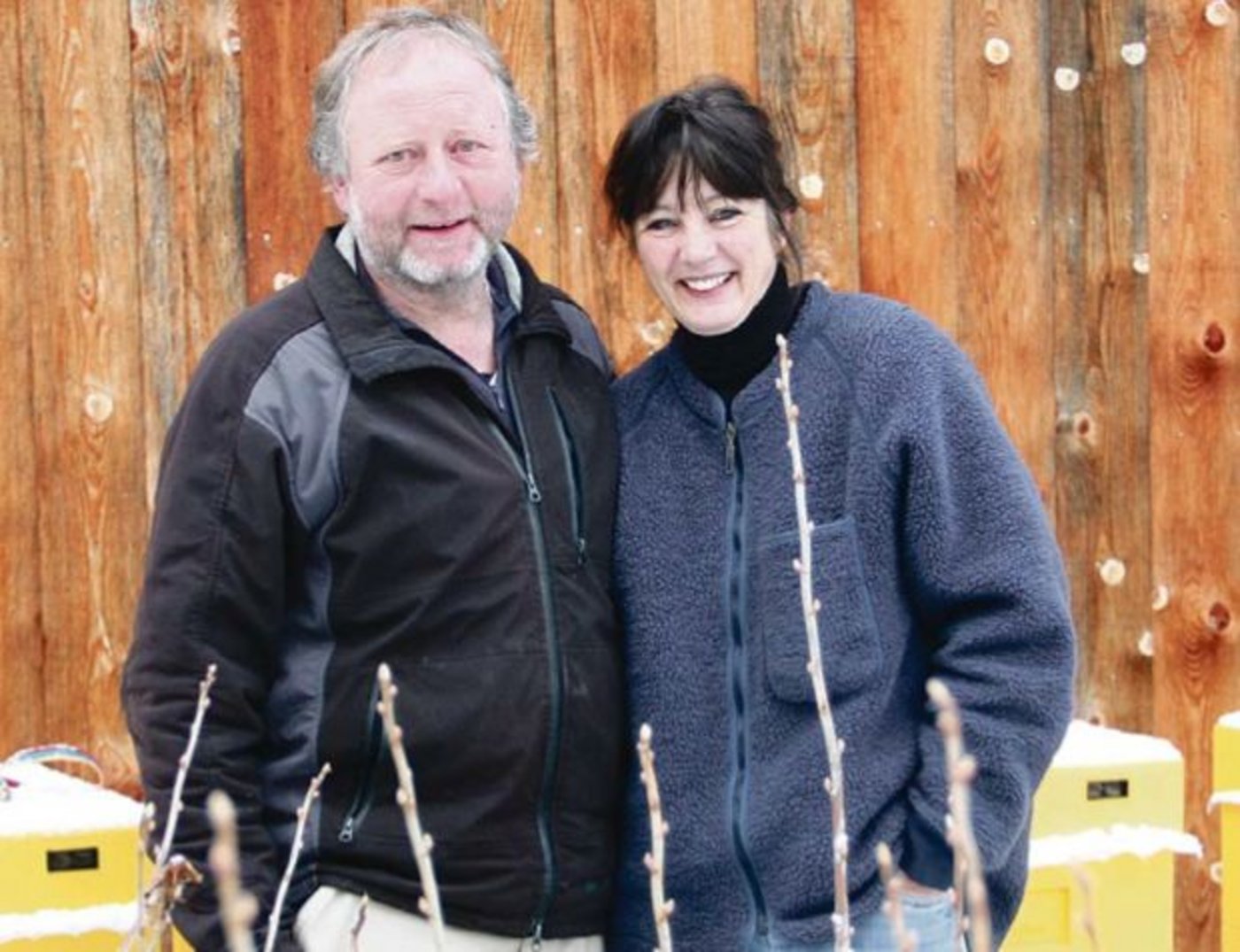 Andreas und Ursula Lüthi richten ihr ganzen Leben nach den Bienen aus. (Bild Andrea Wyss)