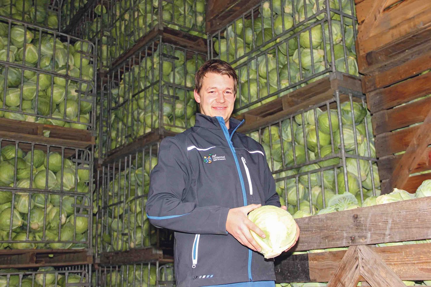 Mario Baumgartner von der Junglandwirtekommission betreibt in Kriessern SG auf 45 Hektaren Gemüse- und Ackerbau. (Bild cap)
