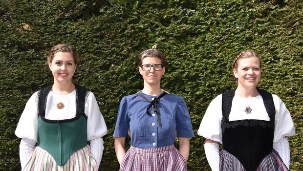 Die drei Redaktionsmitglieder sind bereit für den Tag der Tracht. (Bilder BauernZeitung)