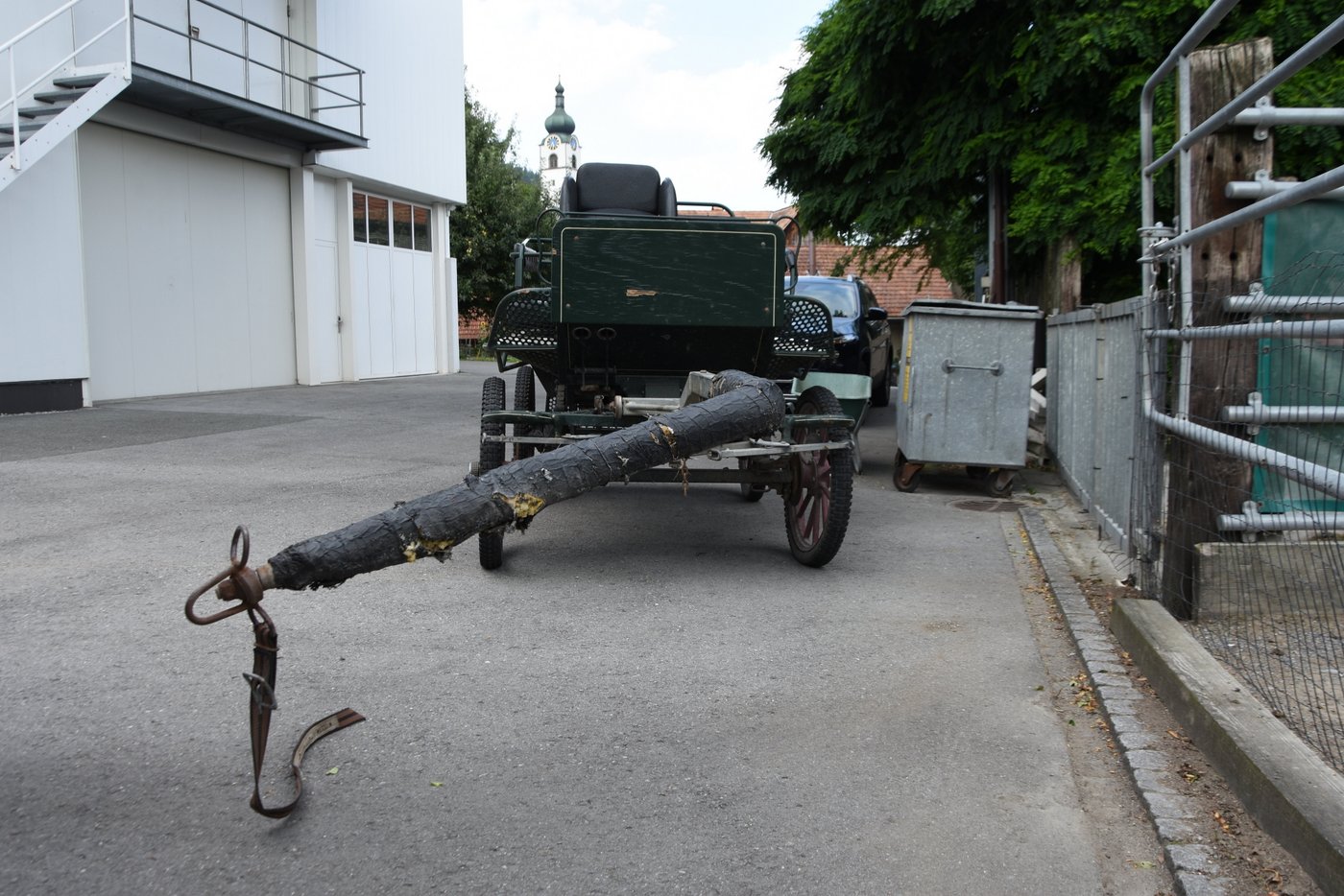 Die Pferde zogen das Gespann ohne Kutscher bis zu einer Kreuzung, wo sich der Unfall ereignete.