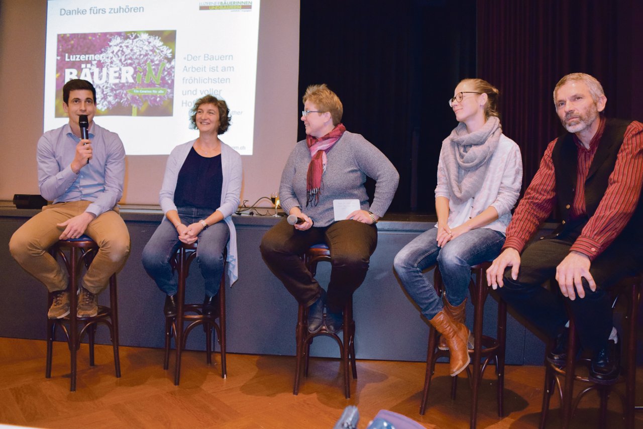 Tobias Kraft, Daniela Lobsiger, Moderatorin Maja Grunder, Franziska Schär und Köbi Hug (v.l.n.r.) tauschten ihre Erfahrungen aus. (Bild Stefanie Giger)