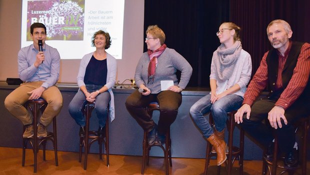 Tobias Kraft, Daniela Lobsiger, Moderatorin Maja Grunder, Franziska Schär und Köbi Hug (v.l.n.r.) tauschten ihre Erfahrungen aus. (Bild Stefanie Giger)