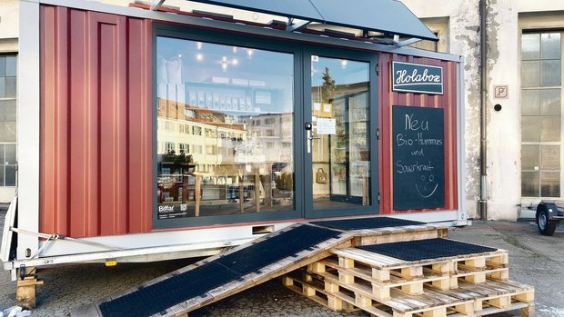 Der mobile und kompakte Hofladen «Holabox» kommt in der Stadt zum Einsatz, wo die meisten Konsumentinnen und Konsumenten leben und arbeiten