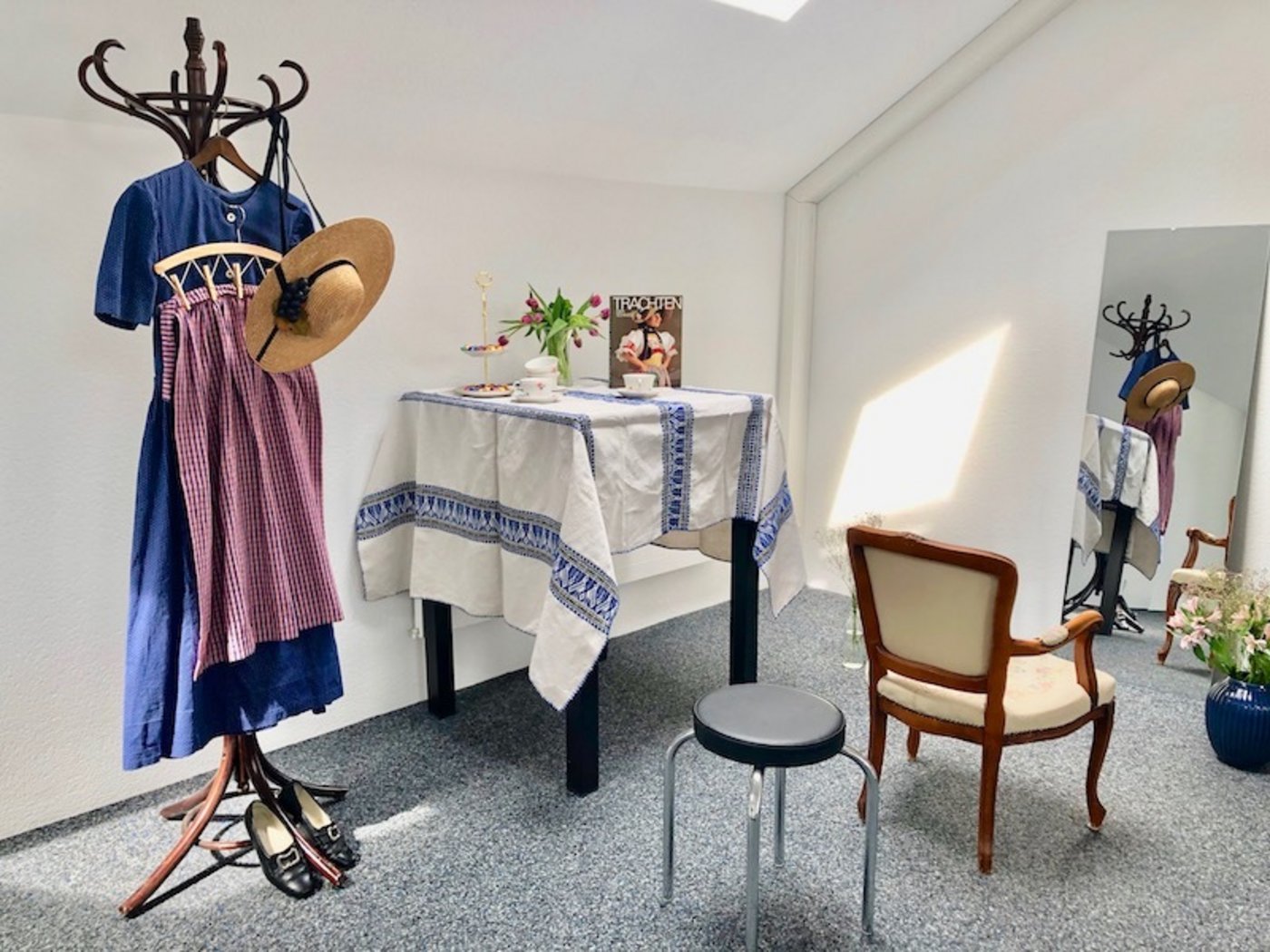 Im Sitzungszimmer der BauernZeitung wurde kurzerhand ein kleiner Frisörsalon eingerichtet. (Bild Esther Thalmann)