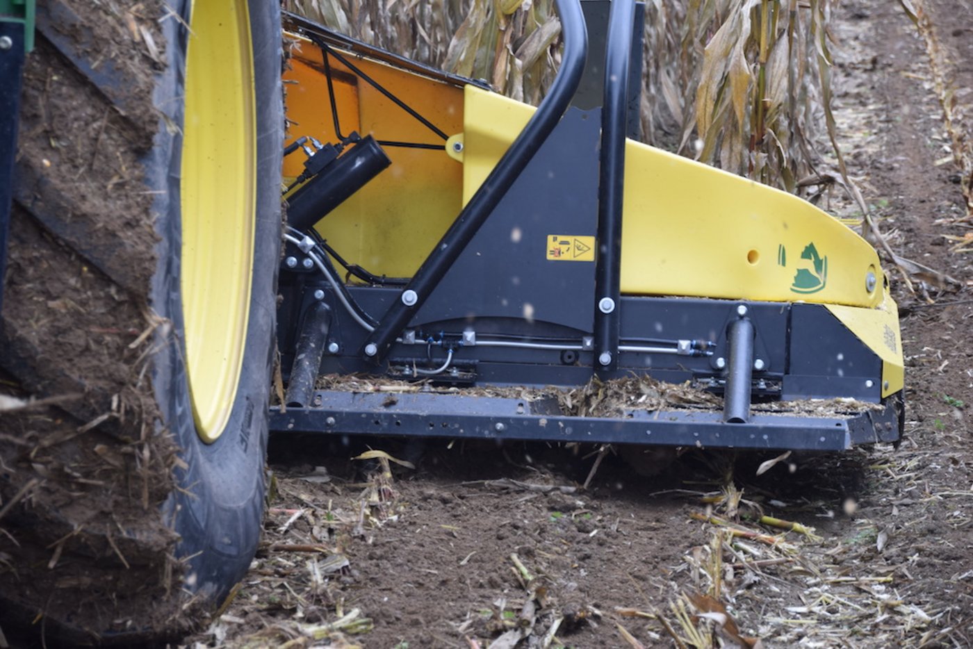 Ein pneumatisches Drucksystem sorgt für eine exake Bodenführung der acht Schlegel-Einheiten. 