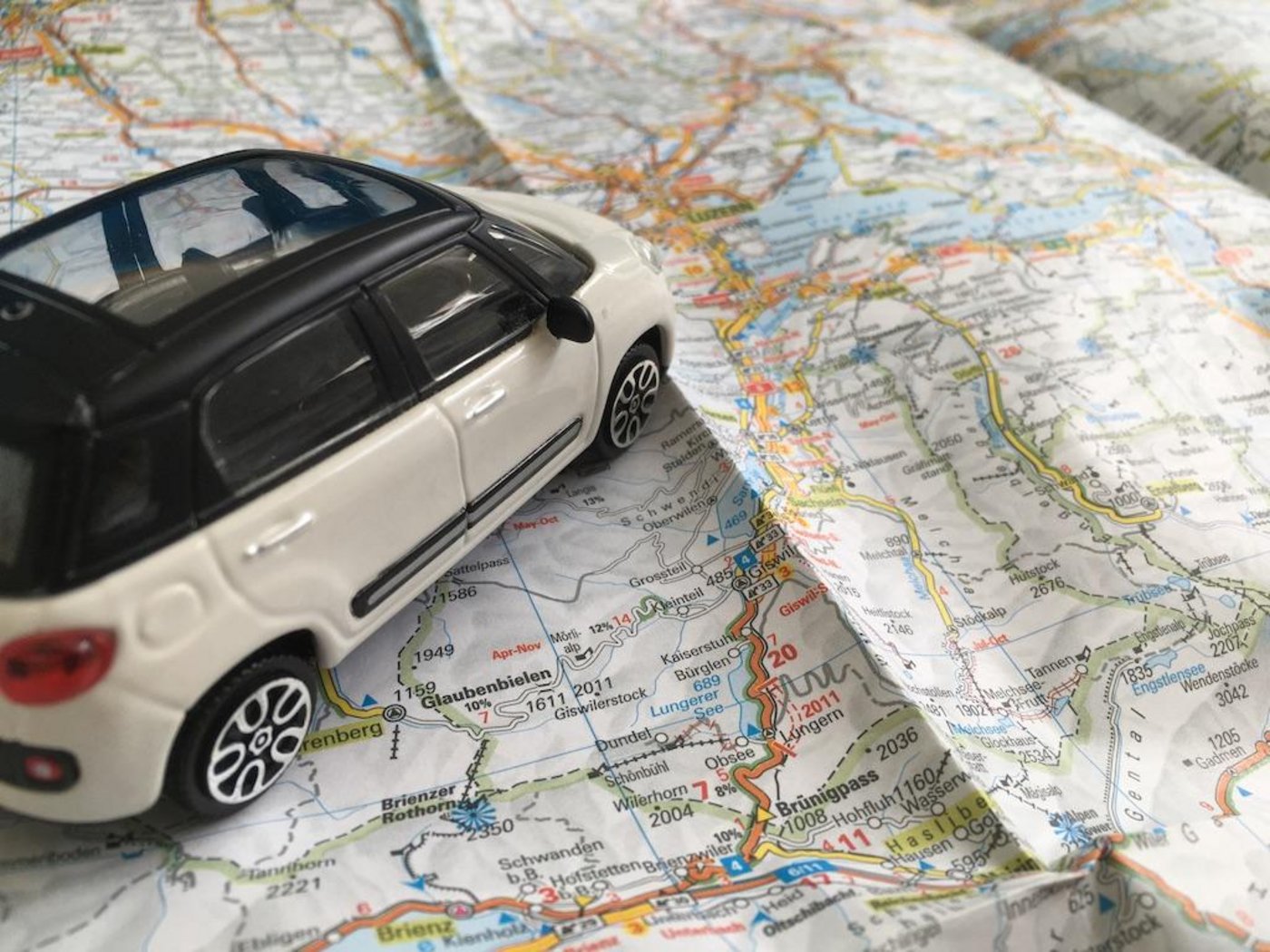 Was den behördlichen Umgang mit Stellplätzen auf Bauernhöfen angeht, kann man kaum allgemeine Aussagen machen. (Bild jsc)