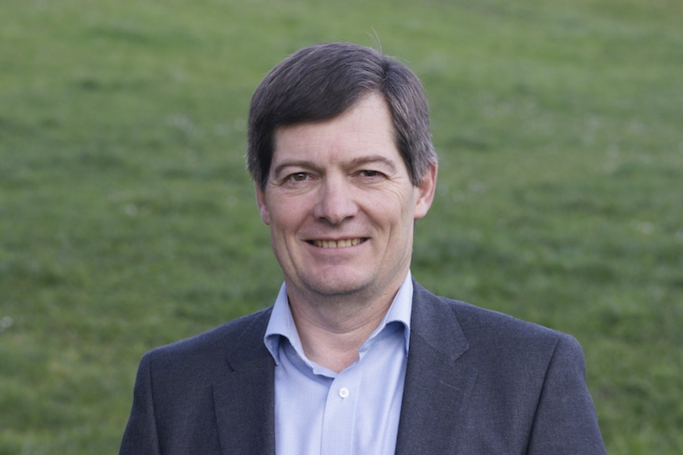 Hansruedi Häfliger ist Direktor des Landwirtschaftlichen Zentrums Liebegg. Der 55-jährige ist verheiratet und hat drei erwachsene Kinder. Seine Hobbys sind Wandern, Skifahren und Pferdezucht. 