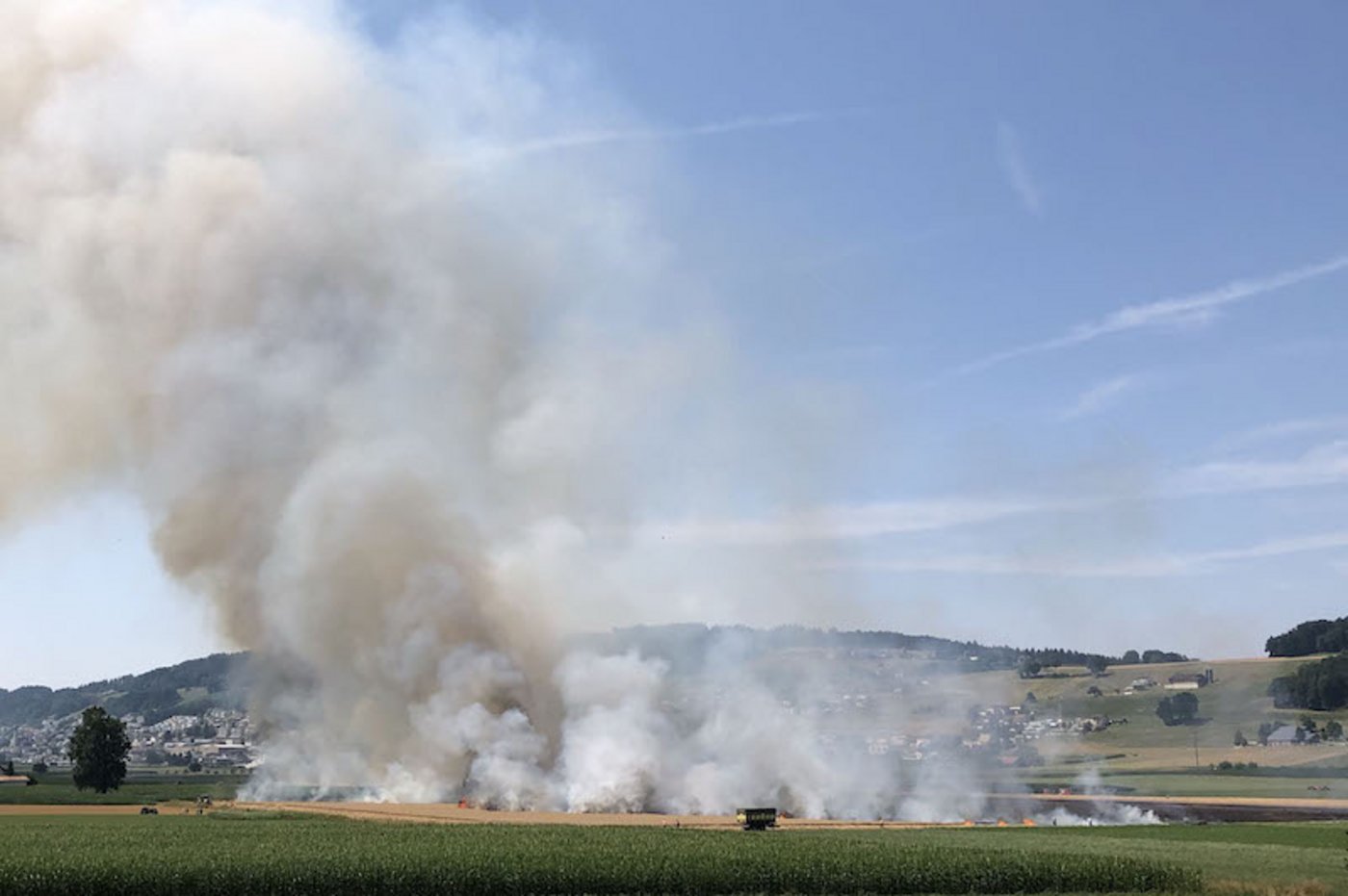 Das Feuer sei wahrscheinlich von einem Mähdrescher ausgegangen. (Bilder Kantonspolizei Luzern)