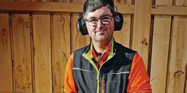 Vieles wird auf dem Nuss-Hof der Familie von Urs Schaller mittlerweile maschinell gemacht. Die visuelle Kontrolle übernimmt jedoch nach wie vor der Mensch.  