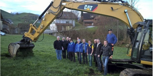 Gerhard Van Beek (Arnet Bau AG), Theo Schnider (Biosphäre Entlebuch), René Epp (Biosphäre Markt AG), Joe Birrer (Arnet Bau AG), Iréne Giger (Biosphäre Markt AG), Urs Stübegger (Arnet Bau AG), Heidi und Peter Hofstetter (Emscha Schafmilchgenuss) Lukas Hofstetter jun, Herbert Dürr (Biosphäre Markt AG), Simon Hofstetter jun. , Beat Giger (Giger Lohnunternehmung), Primin Küng (Küng Holzbau) (Bild zVg)