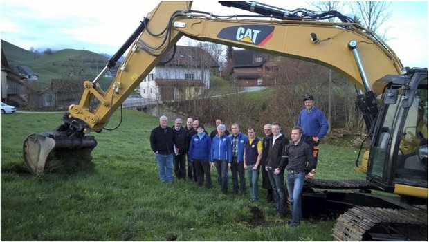 Gerhard Van Beek (Arnet Bau AG), Theo Schnider (Biosphäre Entlebuch), René Epp (Biosphäre Markt AG), Joe Birrer (Arnet Bau AG), Iréne Giger (Biosphäre Markt AG), Urs Stübegger (Arnet Bau AG), Heidi und Peter Hofstetter (Emscha Schafmilchgenuss) Lukas Hofstetter jun, Herbert Dürr (Biosphäre Markt AG), Simon Hofstetter jun. , Beat Giger (Giger Lohnunternehmung), Primin Küng (Küng Holzbau) (Bild zVg)