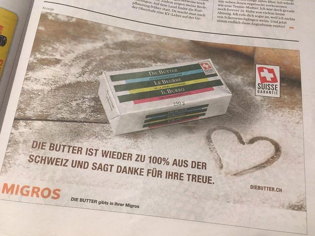 «Die Butter» ist wieder aus Schweizer Milch, wie dieses Inserat im Migros-Magazin freudig verkündet. Dabei muss es auch bleiben, betonen die SMP. (Bild jsc)