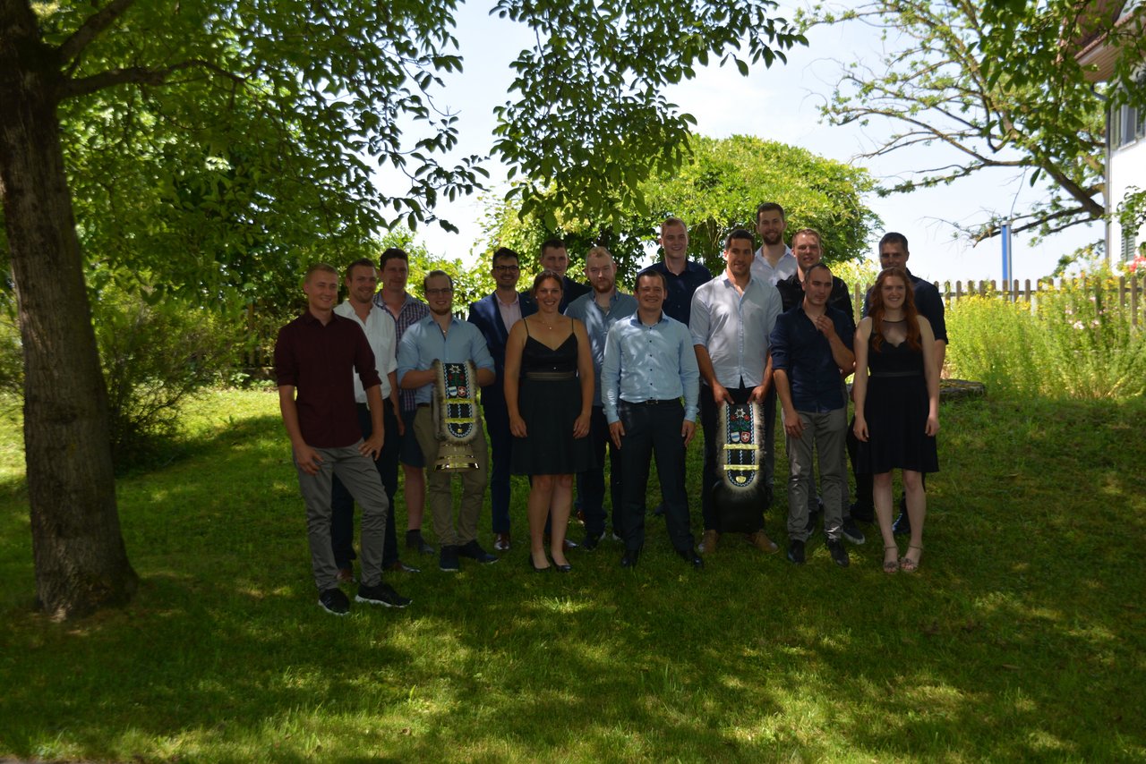 14 Absolventen und zwei Absolventinnen haben dieses Jahr die Höhere Fachschule Landwirtschaft abgeschlossen und sind nun «Agro-Technikerin HF / Agro-Techniker HF». (Bilder Franziska Jurt)