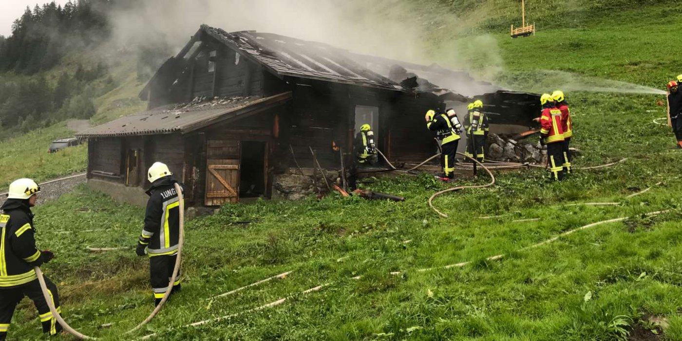 Die Feuerwehr konnte den Brand unter Kontrolle bringen. (Bilder Kantonspolizei Obwalden)