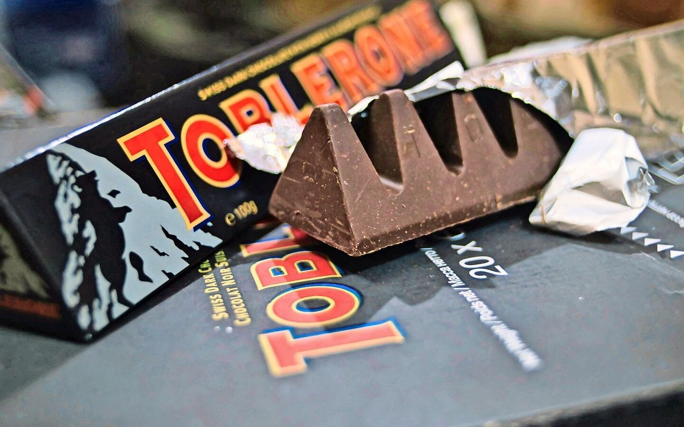 Vor 2023 prangte das Matterhorn als unverkennbares Symbol für die Schweizer Herkunft auf der traditionsreichen Toblerone.
