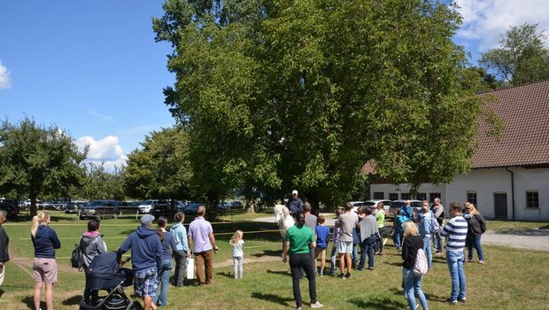 Die Besucher(innen) auf einem der Höfe. (Bild Verband Thurgauer Landwirtschaft)