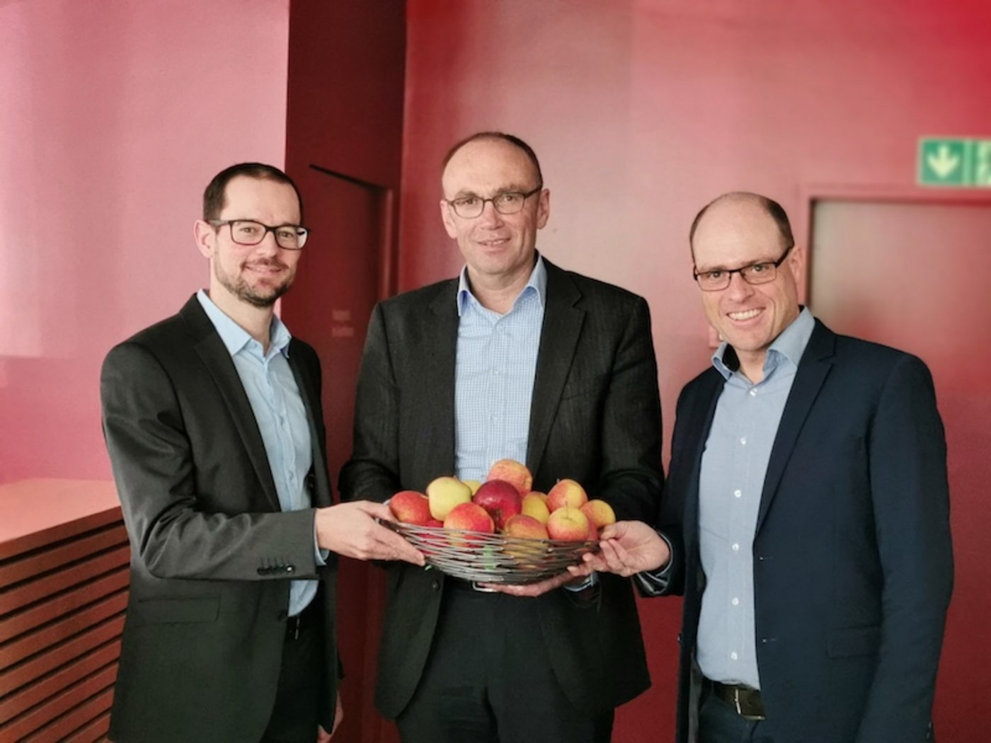 Informierten zu den positiven Geschäftszahlen v.l.n.r. Jörg Kalbermatter Leiter Finanzen & Informatik, Christian Rychen, Geschäftsleiter und Andreas Stucki, Stv. Geschäftsleiter und Leiter Versicherung. (Bild sb)