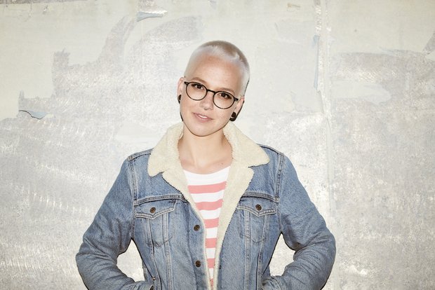 Emmi betont in der Werbung für vegane Produkte die Swissness Beleaf-Produkte seien für sie nicht nur ein Ersatz, sondern würden ihren Geschmack genau treffen, wird Stefanie Heinzmann zitiert. (Bild Emmi)