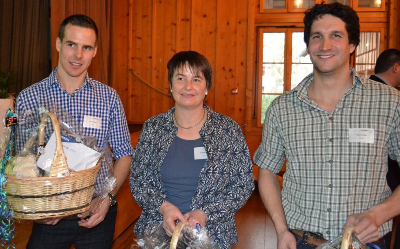Sie stellten die Strategien ihrer Landwirtschaftsbetriebe vor (v. l. n. r.): Daniel Stoller, Susanne Käch und Roland Friedli. (Bild Alois Heinzer)