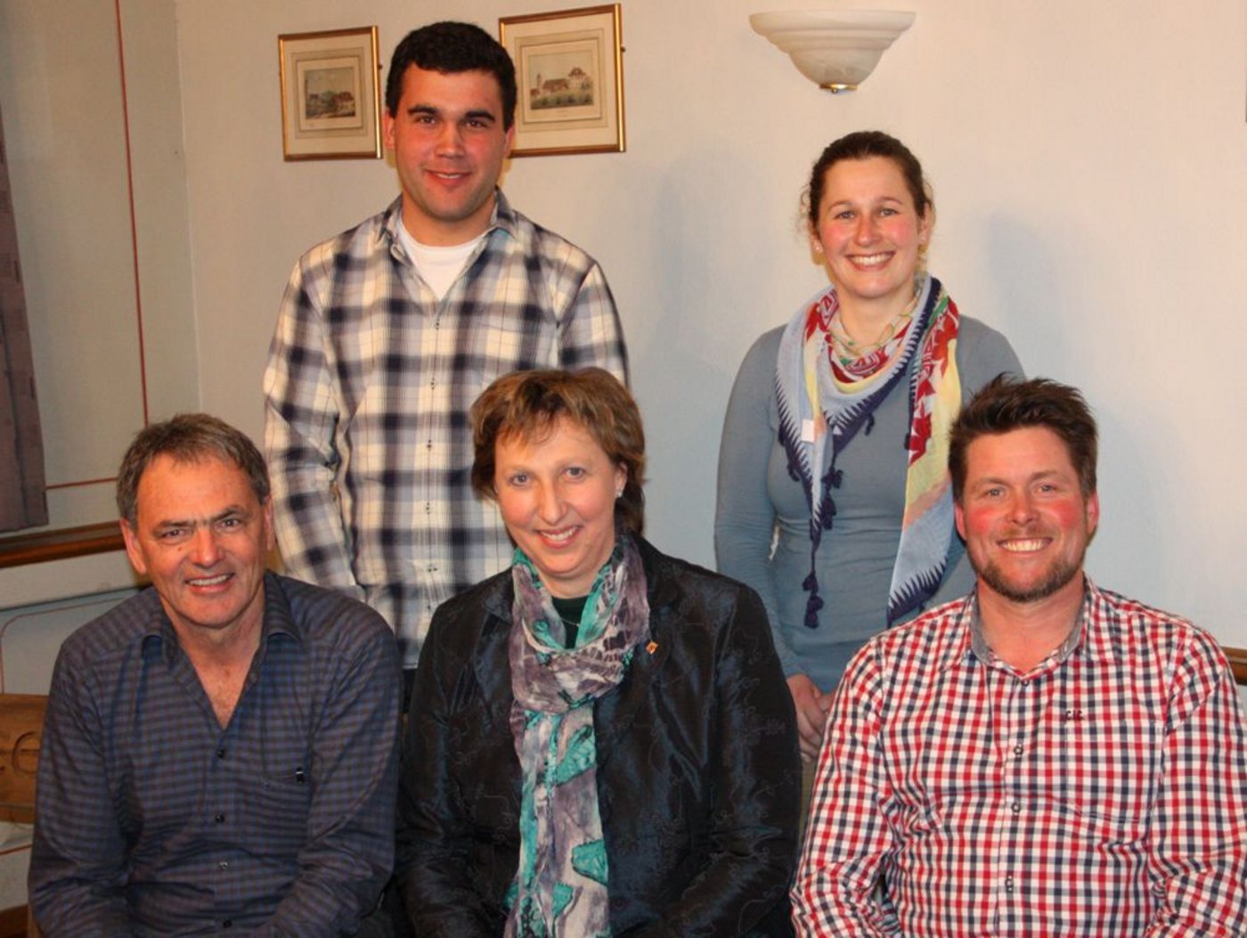 Abtretende und neue Gesichter bei der LOS (vorne v. l. n. r.) Peter Zesiger, Béatrice Struchen und Daniel Weber sowie (hinten v. l. n. r.): Philipp Laubscher und Fabienne Wyder. (Bild Andrea Wyss)