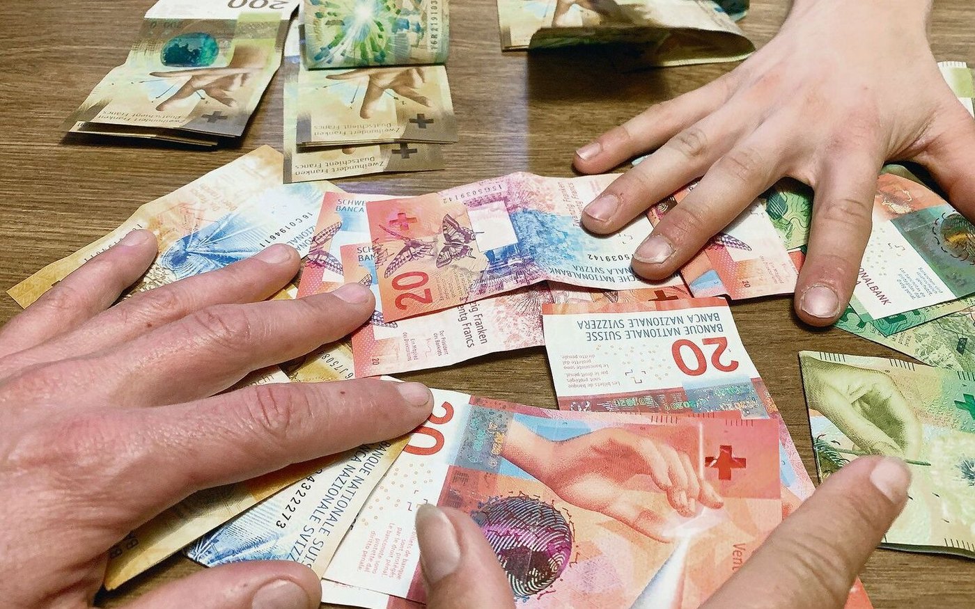 Geld ist teurer geworden. Bei einer Umschuldung werden allerdings nicht Banknoten hin und her geschoben. 