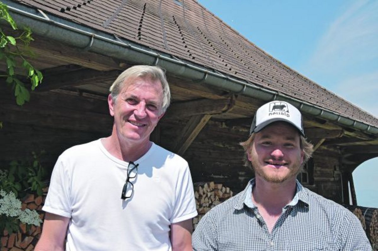 Black-Angus-Fans: Daniel Niklaus (links), Projektleiter bei Swiss-Black-Angus, und Ueli Schwenk, Züchter auf der Neualp.