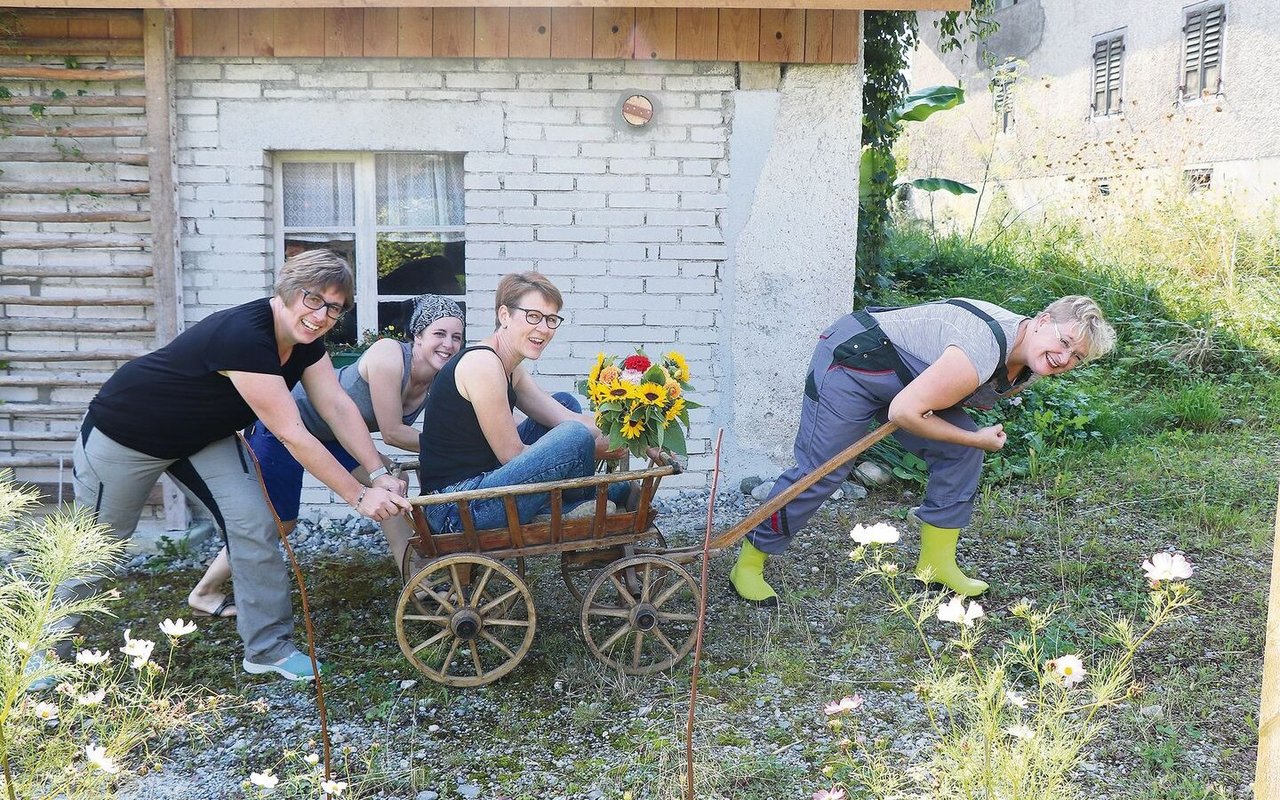 «Wir Frauen vom Land ziehen gemeinsam den Karren aus dem Dreck»: Ein Sujet aus der erfolgreichen Imagekampagne des Aargauischen Landfrauenverbands.