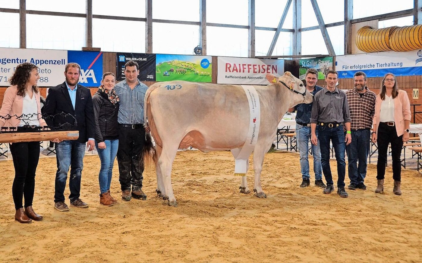 Sie ist stabil gebaut, verfügt über einen sehr guten Bewegungsapparat und holte sich so den Sieg an der Eliteschau in Gais: die Champion Soraya Siesta von Konrad Bodenmann aus Gais AR. 